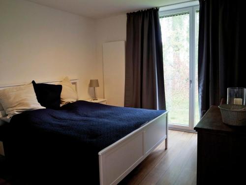 Un pat sau paturi într-o cameră la Ferienhaus HL 23
