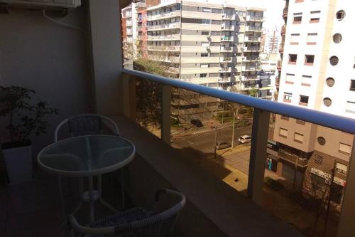 Un balcón o terraza de Lujoso y acogedor con WiFi free en Punta Carretas
