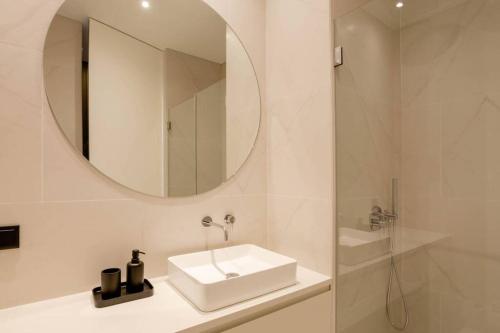 BOUTIQUE Rentals-Art & Charm II Apt w/ Terrace