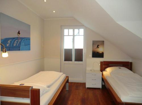 En eller flere senge i et værelse på Luxus-Penthouse am Strand, mit Traum-Meerblick, Dachterrasse und Sauna