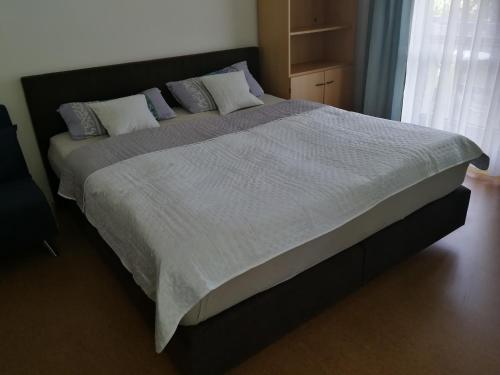 a bedroom with a large bed with a white comforter at Blick zum Lallinger Winkel in Langfurth 