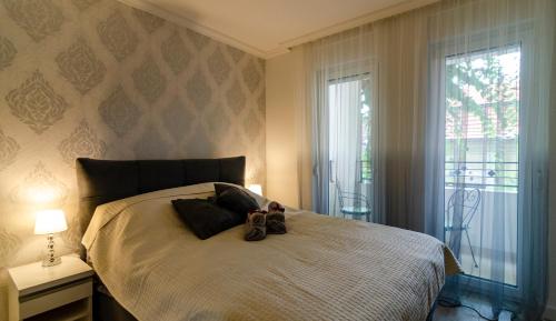 Una cama o camas en una habitación de Apartman MDB LUX