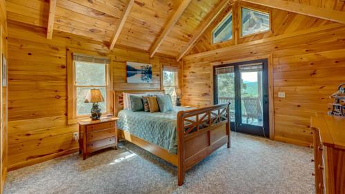a bedroom with a bed in a log cabin at Bear Hug in Morganton