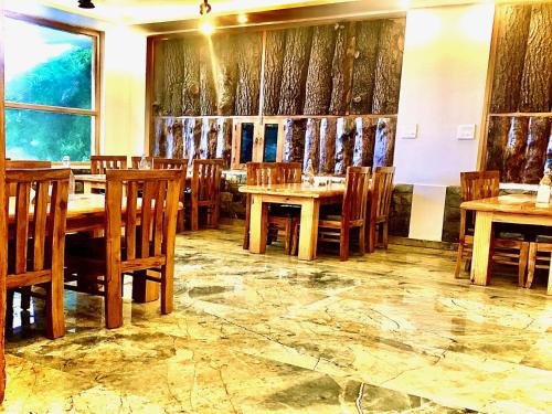 Ristorante o altro punto ristoro di LA Riqueza Kanatal #Prime Location # Big Parking # Top Selling # Mountain View Rooms