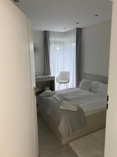 Katil atau katil-katil dalam bilik di Amira Apartman & Wellness