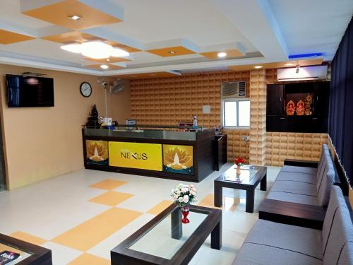 Μια τηλεόραση ή/και κέντρο ψυχαγωγίας στο Hotel Nexus l Hotels In Charbagh Lucknow