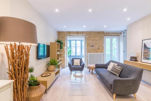 Posedenie v ubytovaní Apartamentos Bellas Artes