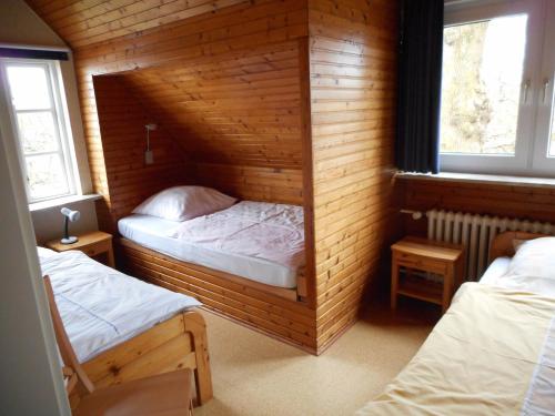 two twin beds in a room with two windows at Ferienhof Bisdorf "Steilküste" in Bisdorf