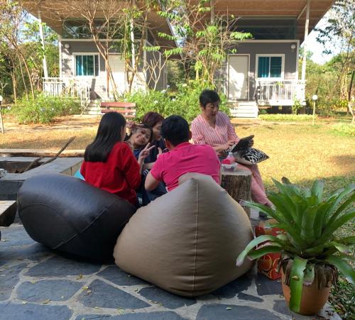 ผู้เข้าพักที่ ไร่สนสีแสด แอท ภูเรือ