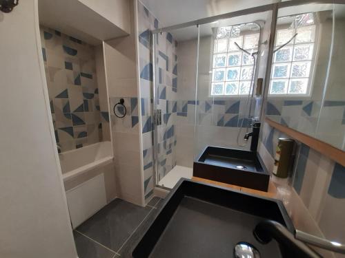 a bathroom with a sink and a shower at Logis Domaine de Peyrolade in Daux