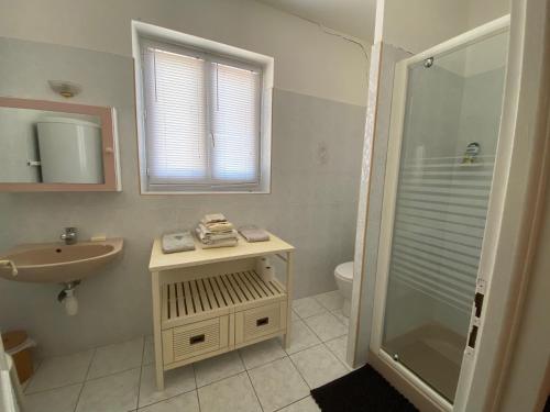 a bathroom with a sink and a shower at Chambres d’hôtes de Pouzatel in Fumel
