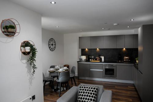 OnPoint Central Manchester 2 Bedroom Apt with Parking
