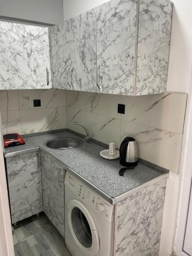 Kuchyň nebo kuchyňský kout v ubytování ERSOY EGE APART OTEL
