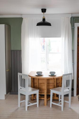 a dining room with a table and two chairs at Krepelin Apartments in Kristiinankaupunki