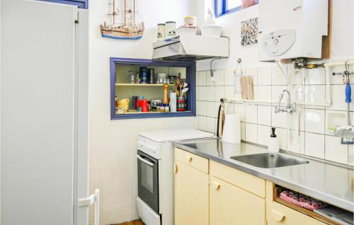 A kitchen or kitchenette at Bergenhuisje