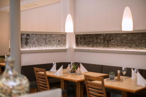 Ein Restaurant oder anderes Speiselokal in der Unterkunft Sporthotel Kapfenberg 