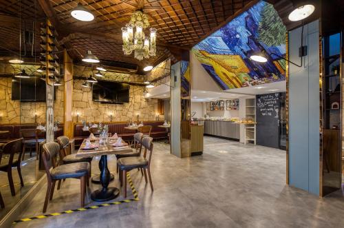 a dining room with a table and chairs at Dogan Hotel in Antalya