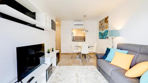 Cozy apartment overlooking Estepona's marina!