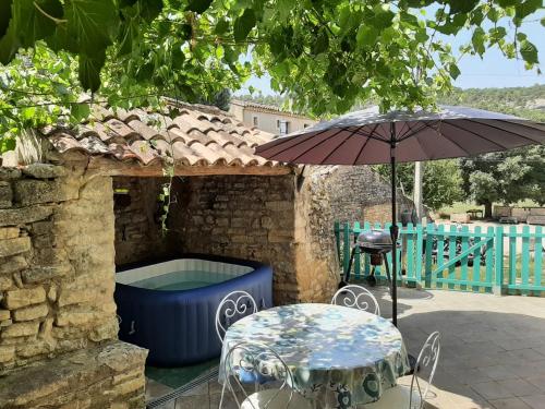 Patio nebo venkovní prostory v ubytování Gite au cœur du Luberon