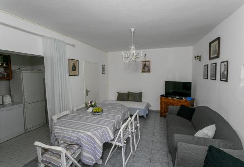 TV a/nebo společenská místnost v ubytování Beachfront House Jovan