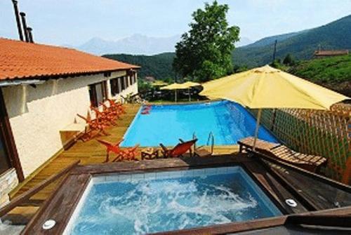 Hotel Complex Pierion Musses游泳池或附近泳池的景觀