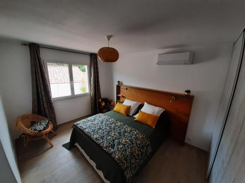 En eller flere senger på et rom på Villa_Culomba ALATA -T2 4 couchages