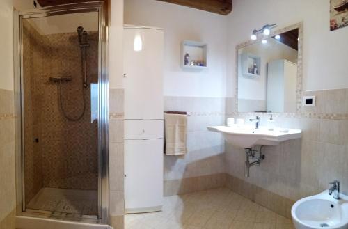 Ванная комната в La Casa di nonna Adri - Casa vacanze in Casentino