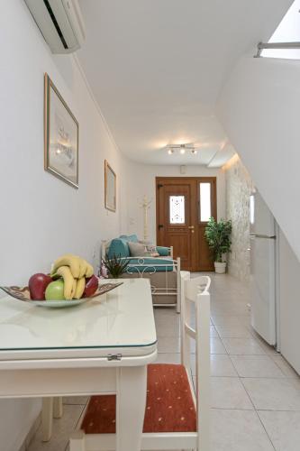 Geolenas Home - Naxian Old Agora
