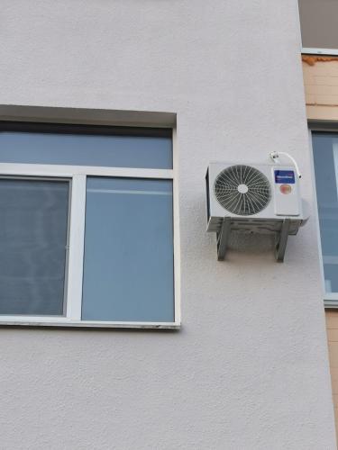 a window with a fan on the side of a building at Green Apartments in Chernihiv