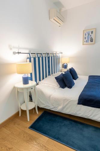 a bedroom with a bed and a small table at Mas de Capelou in Avignon