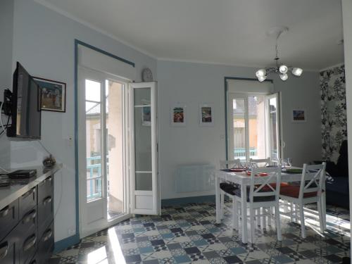 Photo de la galerie de l'établissement Villa Mes Souvenirs 1er étage Wifi Lit fait Taxe de Séjour Incluse, à Mers-les-Bains