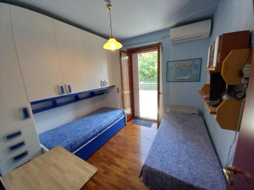 A bed or beds in a room at Villetta con giardino e parcheggio coperto