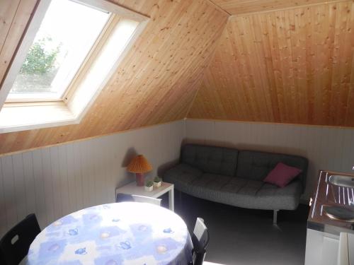a living room with a couch and a window at Vakantieverblijf Strandgaper in Oostduinkerke
