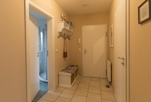 a hallway with a door leading to a bathroom at An der Alten Rotbuche, Whg 3 in Zingst