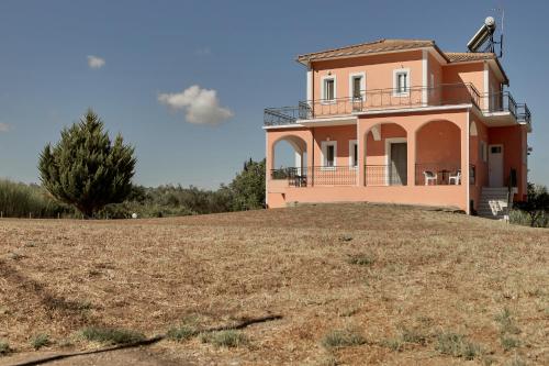 Το κτήριο όπου στεγάζεται  η βίλα