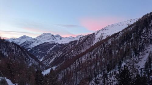 a snow covered mountain range with snow capped mountains at Appartement Sonneck in Lappago