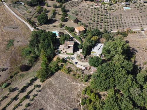 an aerial view of an old house and trees at Hotel Giogliano in Radicondoli