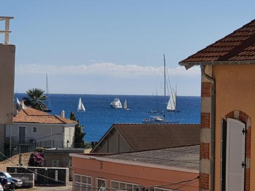 Beau duplex lumineux avec aperçu mer photo 28