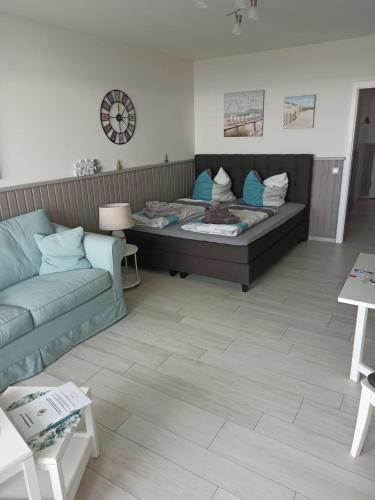 a living room with a couch and a table at FeWo Merle in Büsum