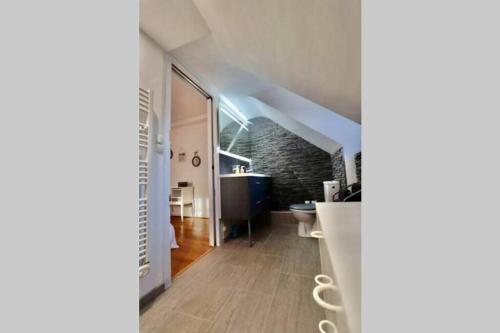 a bathroom with a sink and a toilet in a room at Le 17 Entre Gare et Château in Amboise