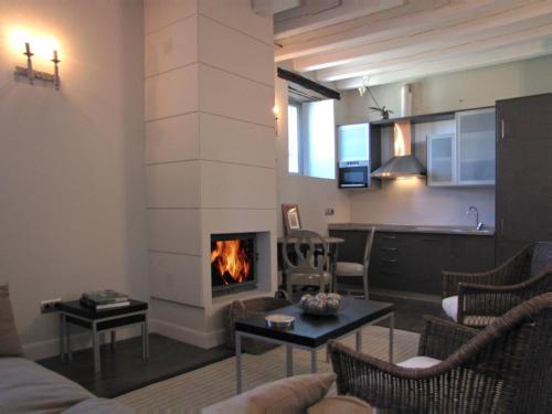 a living room with a fire place in the middle at El Morendal in Almarza