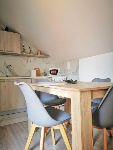 Kuchyň nebo kuchyňský kout v ubytování Apartman Ananas Banja Luka centar bolnica besplatan parking
