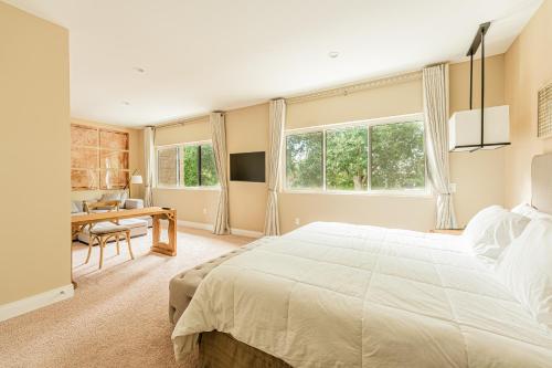 Imagen de la galería de GORGEOUS - Luxurious 4 bedroom House 10 min drive to Disney World, en Orlando