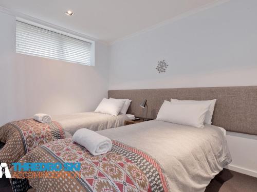 two beds sitting next to each other in a bedroom at Cedar Creek 3 in Thredbo