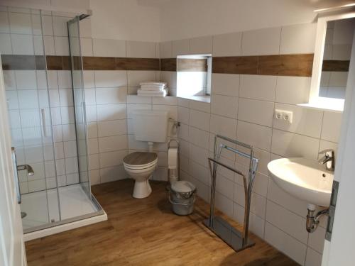Um banheiro em Pension Schlossblick Thallwitz