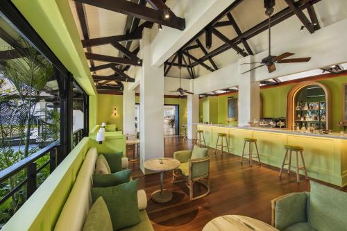 Restaurant ou autre lieu de restauration dans l'établissement LUX* Le Morne Resort