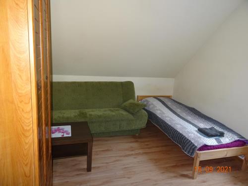 En eller flere senge i et værelse på Wynajem pokoi Białystok