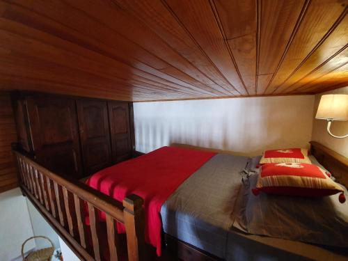 Una cama o camas en una habitación de Un studio, une Histoire : Le palais Gubernatis.