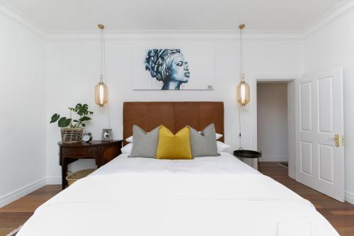 Llit o llits en una habitació de La Maison On Main Self-Catering Villa
