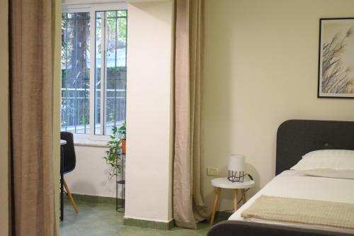 Ένα ή περισσότερα κρεβάτια σε δωμάτιο στο Feels Like Home Studio Apartments - FLH Albania